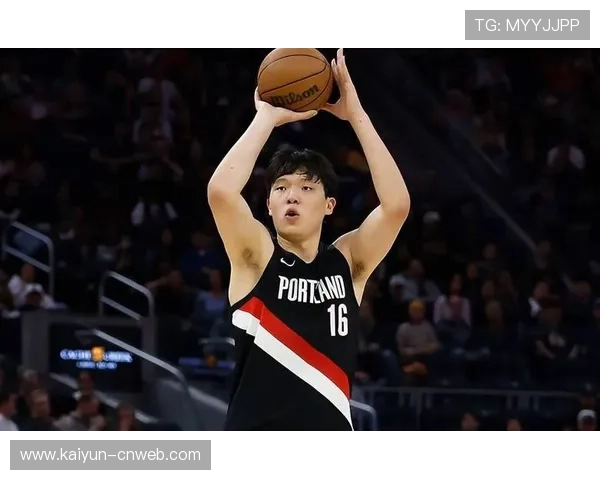 杨瀚森复出高效贡献4分2板2助，开拓者锋线轮换调整